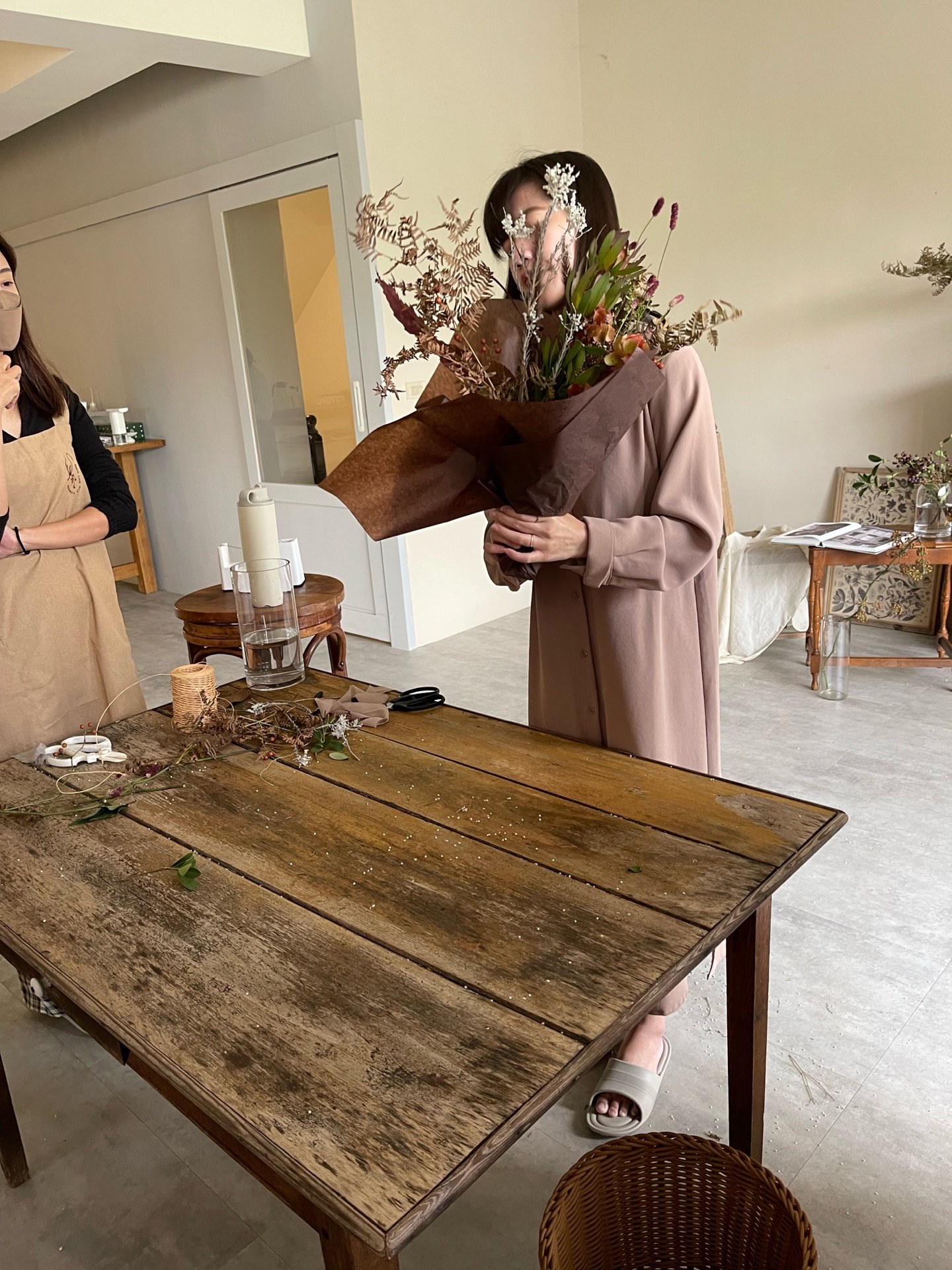 Making bouquet in workshop